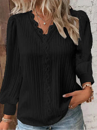 Christina | Elegante und feminine Bluse mit Spitzendetails und V-Ausschnitt