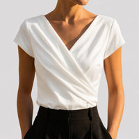 Hannah | Moderne und stilvolle Wickelbluse mit V-Ausschnitt