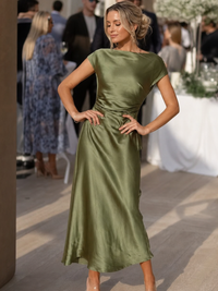 Mila | Elegantes und vorteilhaft drapiertes Midikleid mit Drapierung an der Taille